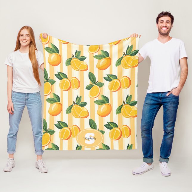 Vibrant Citrus Fruit Pattern with Green Leaves () Fleece Blanket (In Situ)