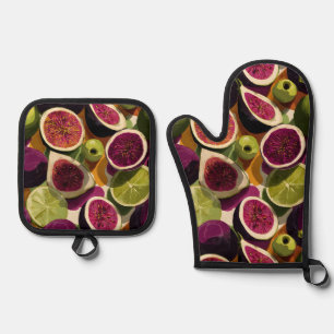 Vibrant Seamless Pattern of Sliced Figs and Limes Oven Mitt & Pot Holder Set
