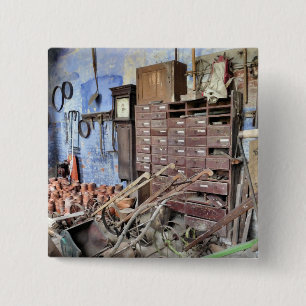 VICTORIAN ENGLAND 15 CM SQUARE BADGE