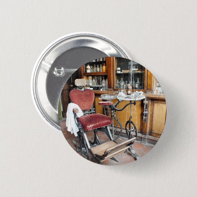 VICTORIAN ENGLAND 6 CM ROUND BADGE (Front & Back)