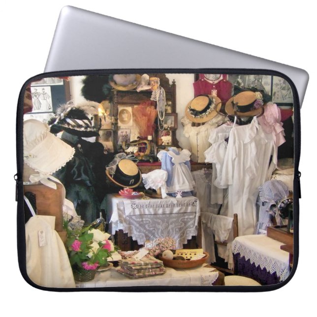 VICTORIAN ENGLAND LAPTOP SLEEVE (Front)