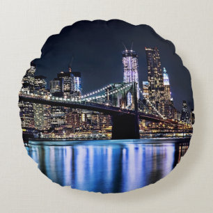 View of New York's Brooklyn bridge reflection Round Cushion
