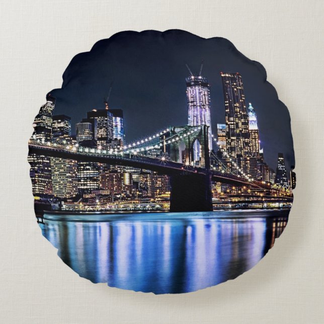 View of New York's Brooklyn bridge reflection Round Cushion (Front)
