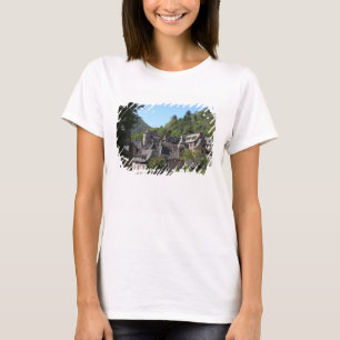 View of the mediaeval village (photo) T-Shirt
