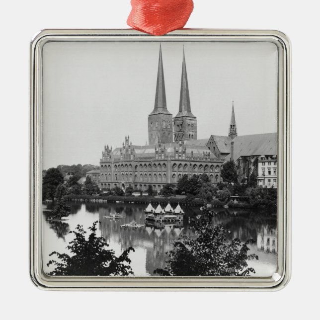 View of the museum metal tree decoration (Front)