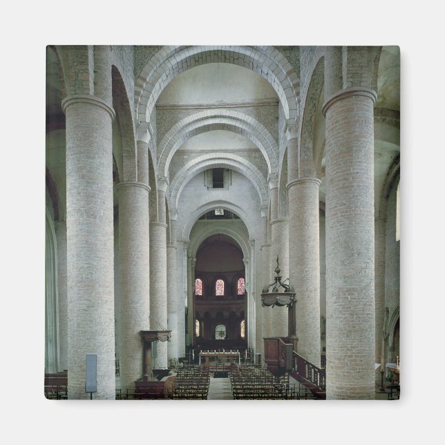 View of the nave, looking towards the altar magnet (Front)