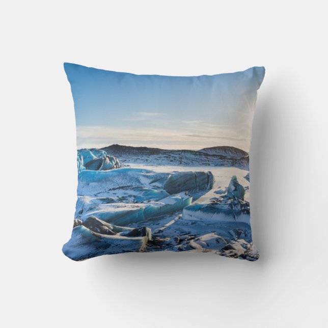 View over the frozen glacial lake cushion (Front)