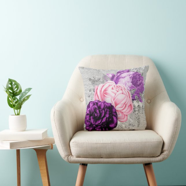 Vintag flowers Throw Pillow (Chair)