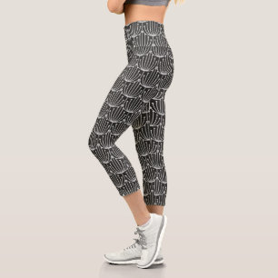 Vintage Abstract Floral in Black and White Pattern Capri Leggings