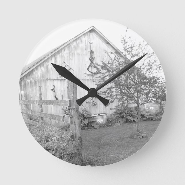 Vintage Barn Round Clock (Front)