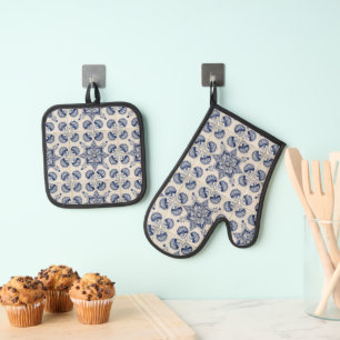  Vintage Blue White Geometric Flower Pattern Oven Mitt & Pot Holder Set