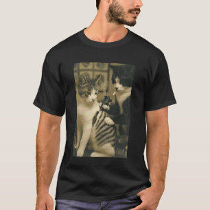 Vintage Cat Smoking Tattoo Inked Kitty Artist Funn T-Shirt