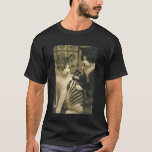 Vintage Cat Smoking Tattoo Inked Kitty Artist Funn T-Shirt