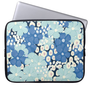 Vintage Chamomile Wildflowers: Romantic Print. Laptop Sleeve