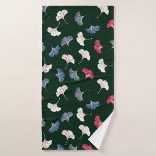 Vintage ditsy seamless pattern with ginkgo leaves bath towel