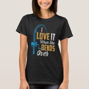 Vintage Fishing  For Men I Love It When She Bends  T-Shirt