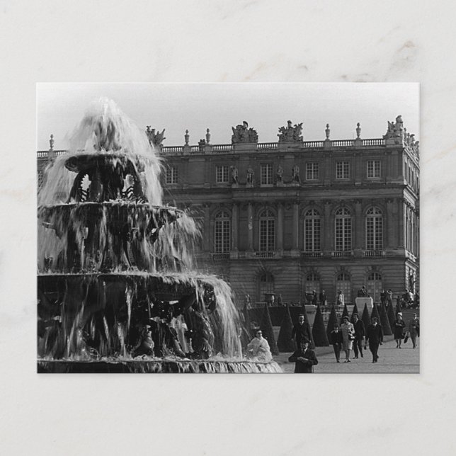 Vintage France palace Versailles Pyramid fountain Postcard (Front)