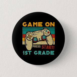 Vintage Game On Press Start 1st Grade Gamer Back T 6 Cm Round Badge