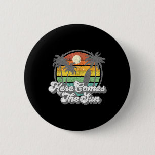 Vintage Here Comes The Sun Beach Surfing Retro 70s 6 Cm Round Badge