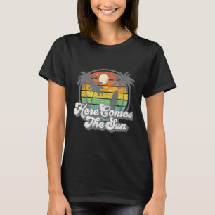 Vintage Here Comes The Sun Beach Surfing Retro 70s T-Shirt