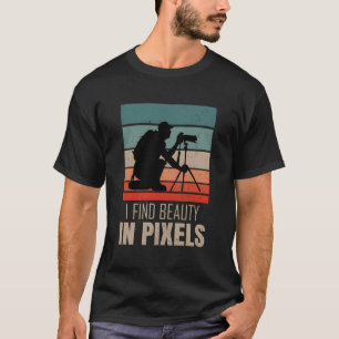 Vintage I Find Beauty In Pixels Photographer Photo T-Shirt