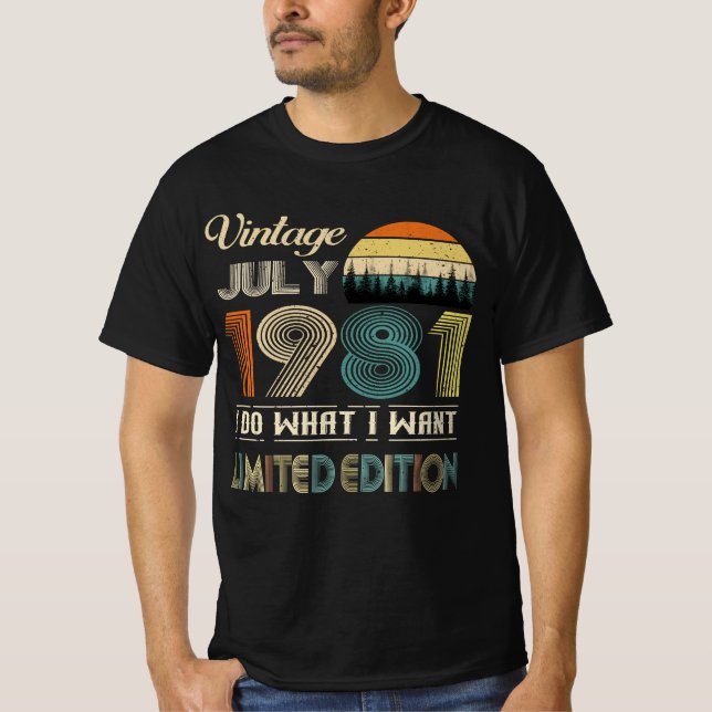 Vintage July 1981 T-Shirt - Retro Style Birthday  (Front)