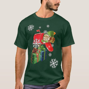 Vintage Kitten and Snowflakes Design Christmas T-Shirt