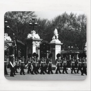 Vintage London Changing guard Buckingham palace Mouse Pad