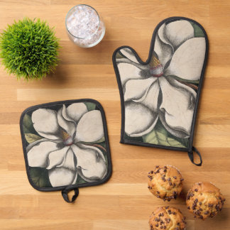 Vintage Magnolia Oven Mitt & Pot Holder Set