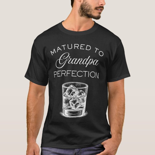 Vintage“Matured to perfection”Grandpa whiskeyglass T-Shirt (Front)