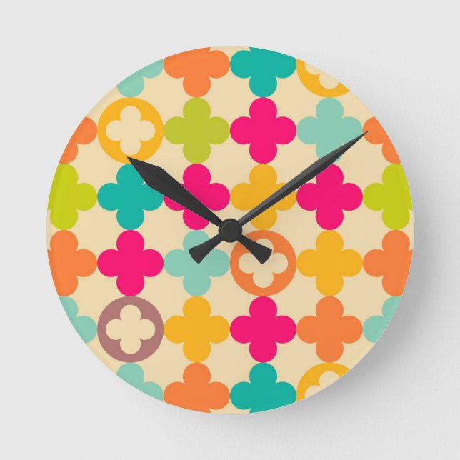 Vintage mediaeval rosette pattern round clock (Front)
