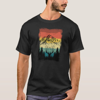 Vintage Mountain & Deer In The Forrest Camping Hik T-Shirt