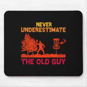 Vintage Never Underestimate Old Guy Funny Disc Gol Mouse Pad