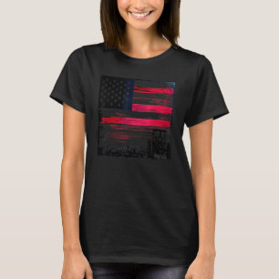 Vintage patriotic tractor on a farm American flag T-Shirt
