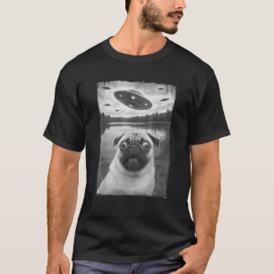 Vintage Pug UFO Encounters Funny UFO and Pug Selfi T-Shirt