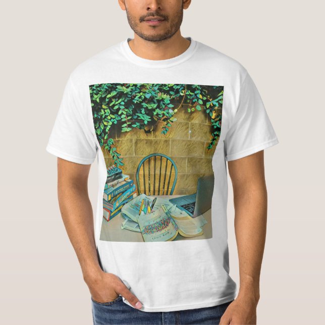 Vintage reading artwork T-Shirt (Front)