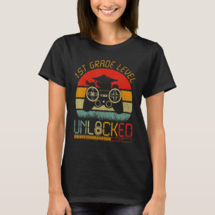 Vintage Retro 1st Grade Level Unlocked Graduate Gr T-Shirt