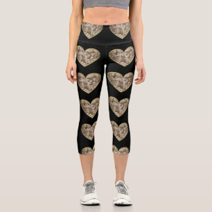 Vintage Romance couple, man and woman love Capri Leggings