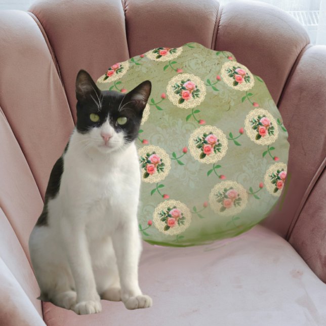 Vintage Rose Doily Green Damask Round Cushion (Creator Uploaded)