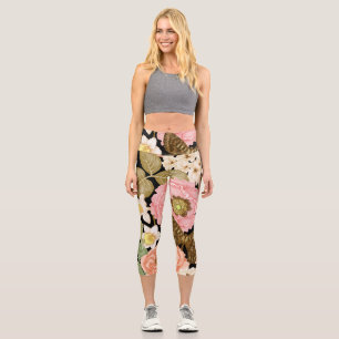 Vintage Roses Peonies: Black Floral Pattern Capri Leggings