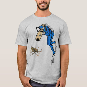 Vintage SCUBA Diver Photographing an Octopus URM T-Shirt