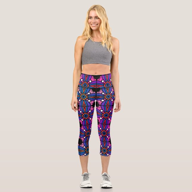 Vintage style geometric pattern capri leggings (Front)