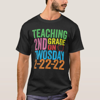 Vintage Teaching 2Nd Grade On Twosday 2-22-22 Febr T-Shirt