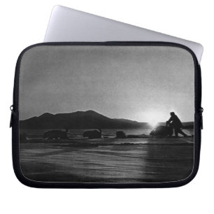 Vintage USA Alaska Midnight sun mushing Case-Mate Laptop Sleeve