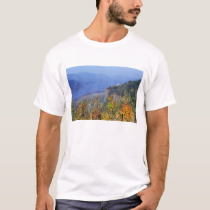 Vista House, high on Crown Point at the mouth T-Shirt