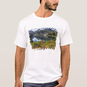 WA, Alpine Lakes Wilderness, Gem Lake, with T-Shirt