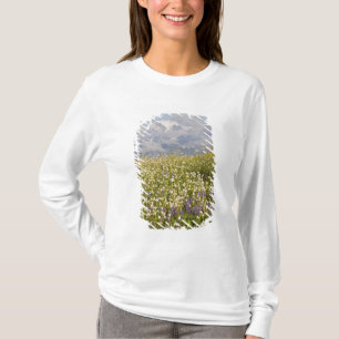 WA, Mt. Baker Wilderness, Mt. Shuksan and T-Shirt