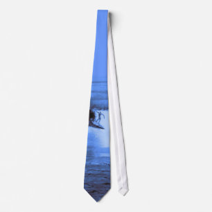 Wahine Shows Cool Tie