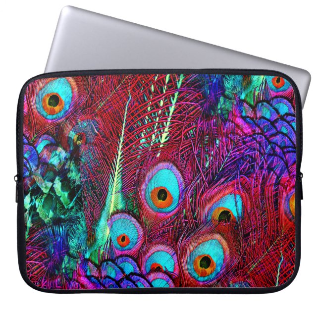 Watching you closely.. laptop sleeve (Front)