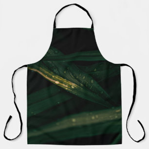 WATER DROPLETS ON GREEN LEAF APRON
